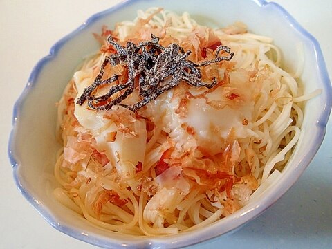 麺つゆで　呉豆腐とおかかと塩昆布のお素麺♬